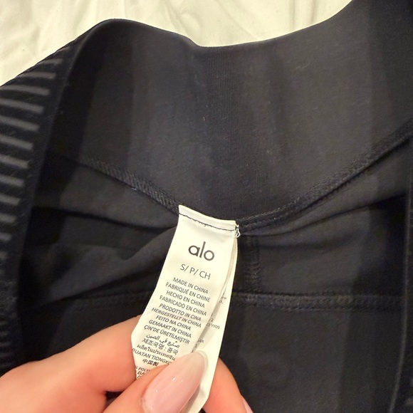 ALO Yoga Black Leggings & Sports bra - Picture 5 of 6